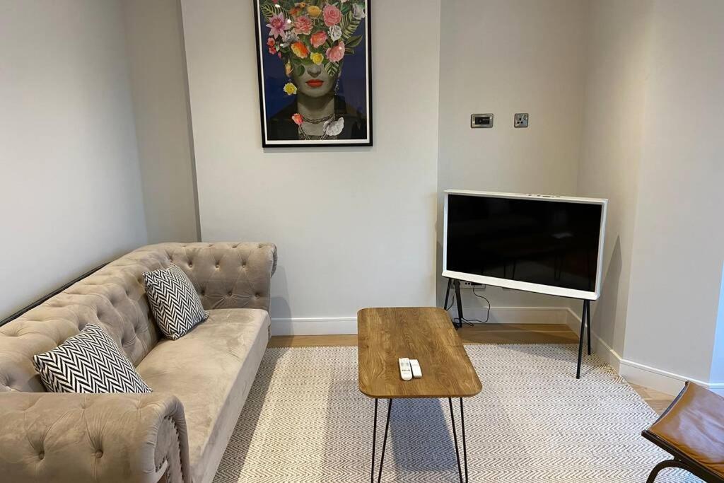 Spacious 1 Bedroom Apartment With Sea Views New Quay Dış mekan fotoğraf